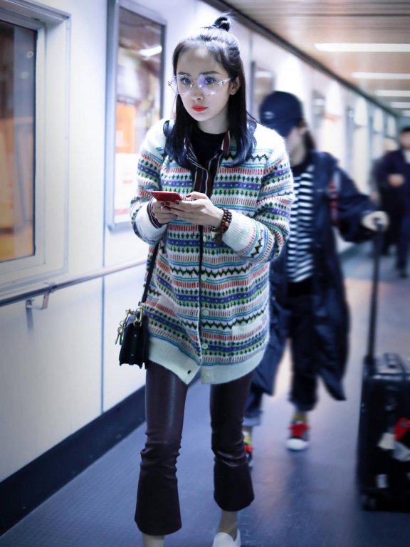 杨幂穿人鱼裙，精美刺绣胜似天仙！