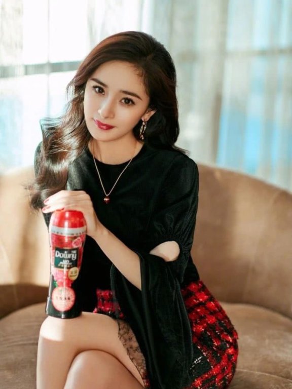 杨幂女神私服穿搭都高级，写真更是盛世美艳