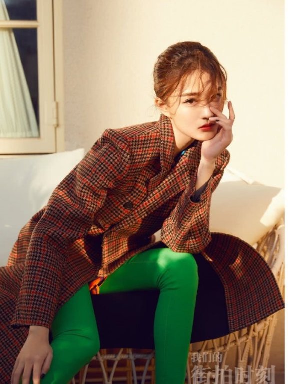 徐璐将绿色袜靴当裤子穿时髦又个性，一般人不敢这样穿