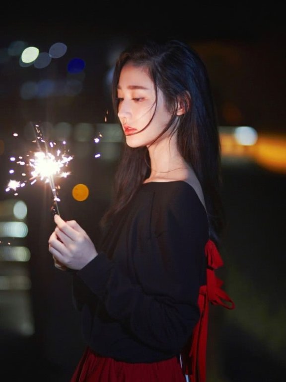 王莫涵简约打扮却暗藏小心机,美到让服气!