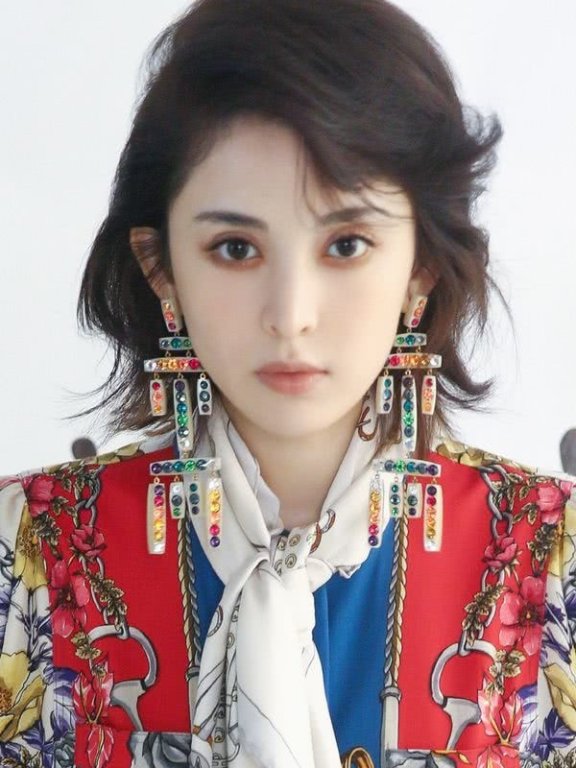 欧阳娜娜短发撞脸娜扎，想知道她发量回春的秘密