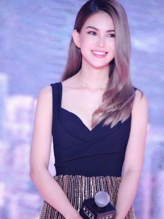 昆凌除了五官精致之外,穿搭也是很能打的!