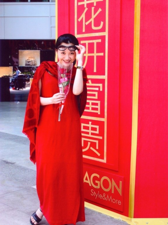 许晴一袭白裙照样美成少女样，未修图状态也太好了吧