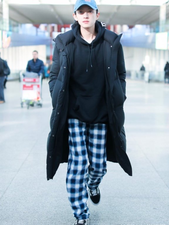 赵天宇穿“睡裤”就出门,不太懂95后的时尚!