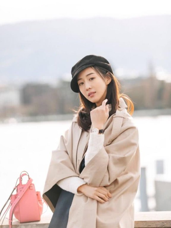 张钧甯卡其色斗篷大衣搭短靴,妥妥的女神范儿