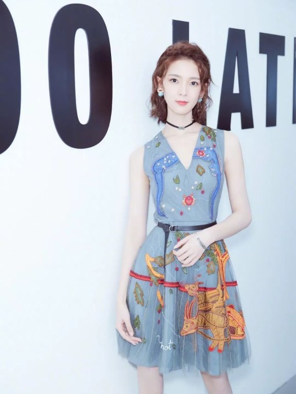 陈瑶的天鹅颈美到让人羡慕!