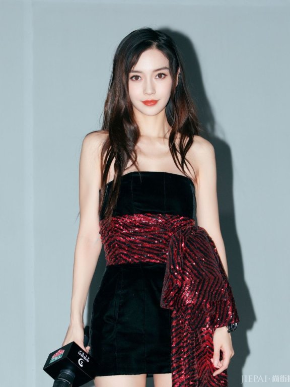 angelababy穿经典小黑裙与李易峰同框!