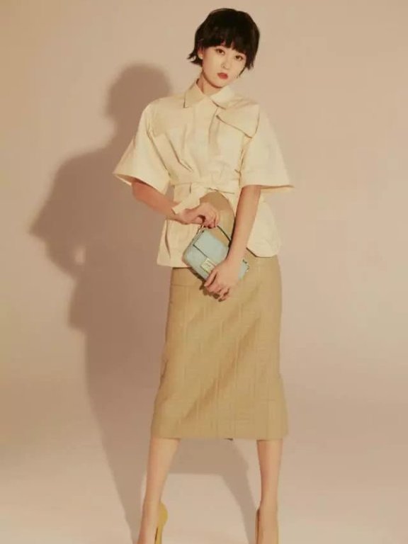 乔欣齐刘海短发又帅气又减龄,简直呆萌极了