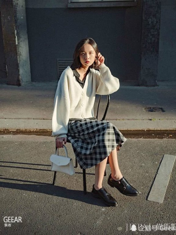 这位在法国住的时尚博主,把优衣库的服装穿出了法式高级风格