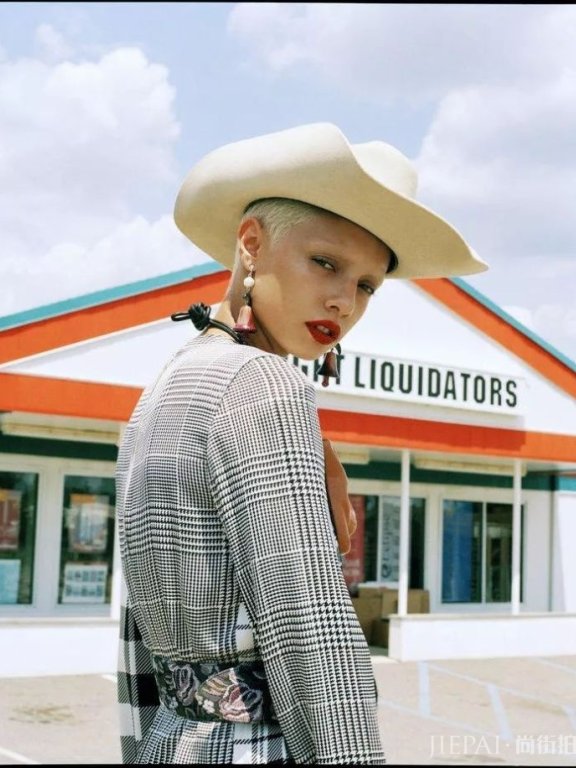 帽子是一年四季都需要的时尚单品 多一顶更精致