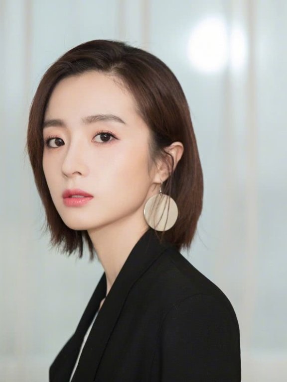 胡冰卿款短直发,气质变得不一样了