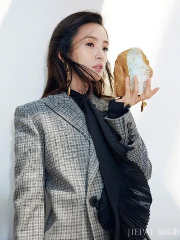 林依晨新剧演18岁少女俏皮可爱,人可爱怎样搭配都好看