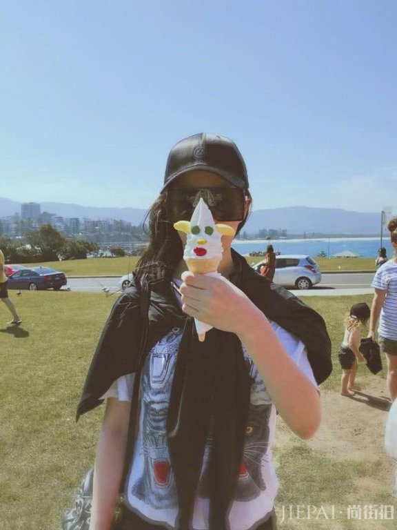 神仙姐姐刘亦菲晒照双下巴抢镜，不仙了！