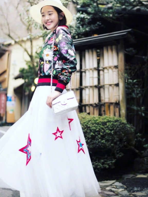 唐艺昕只要一条“星星裙”,就美成仙女!