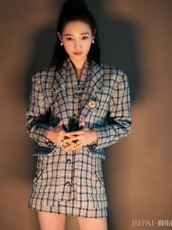 白百何换个发型，减龄不止15岁，差点认不出