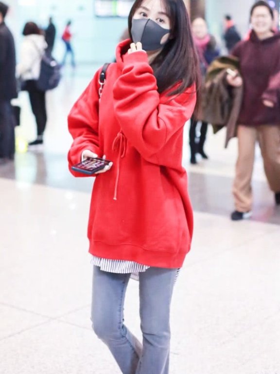 李菲儿的“烟灰裤”超级火!