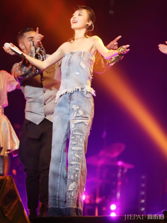 张韶涵小个子明星的穿搭指南