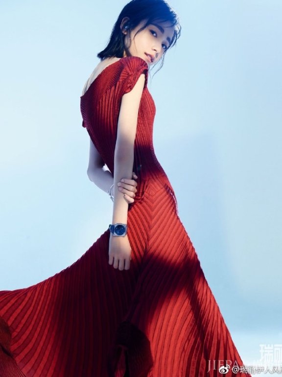 姜梓新瑞丽时尚大片曝光 上演时尚风格彩妆