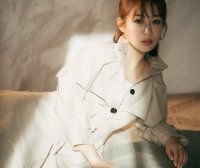 杨紫穿上风衣裙更成熟,才让人相信她26岁了!