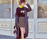 练练穿高领衫配小裙子,撞衫杨紫也不输