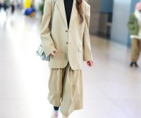 李小璐低调复出,穿西装清爽干练,连衣品都大变样了?