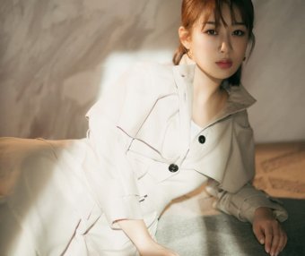 杨紫穿上风衣裙更成熟,才让人相信她26岁了!