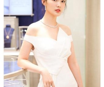 焦俊艳短发造型配抹胸长裙美到开挂,惊艳了!