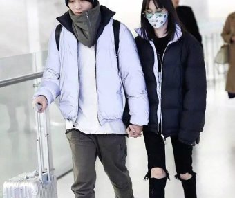 郑爽与男友手牵手走机场,终于不低调了!