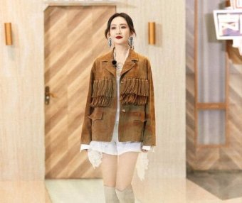 王鸥的外套火了,搭配夸张耳环,看后直接炸锅了