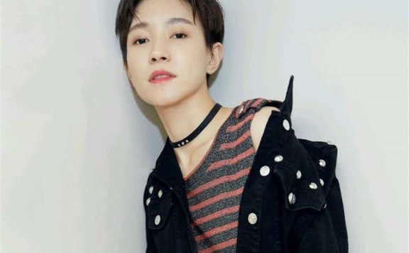 焦俊艳素颜被吐槽丑,化妆后却惊艳众人