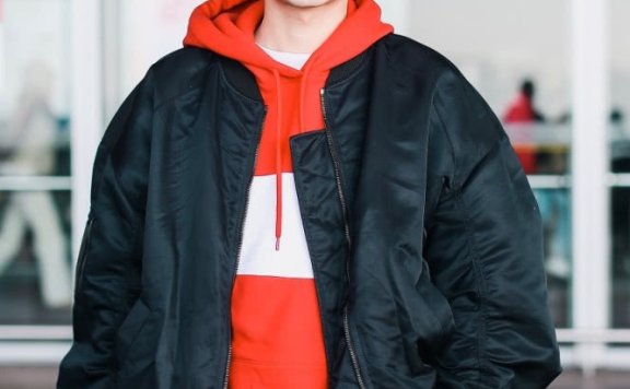 陈翔穿夹克＋连帽卫衣，穿出帅气清爽风！