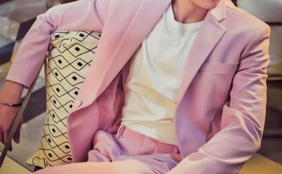 “泰国王子”尼坤绿色大衣搭配粉色帽子,这么有少女心?