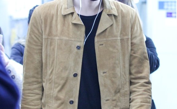 吴亦凡裹得严严实实现身机场