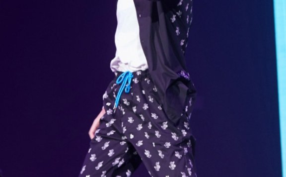 易烊千玺最适合穿“火焰西装”,帅出新高度!