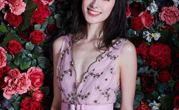 梁洛施启程伦敦时装周,素颜也是气质挡不住!