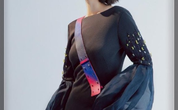 刘敏涛穿挂脖礼服大秀完美好身材