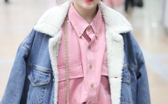 153cm的赖美云羊羔毛大衣披身上,霸气御姐范十足