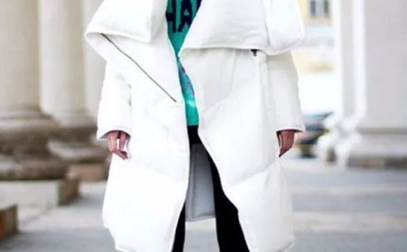 白色羽绒服怎么搭配好?洁白蓬松冬季魅力