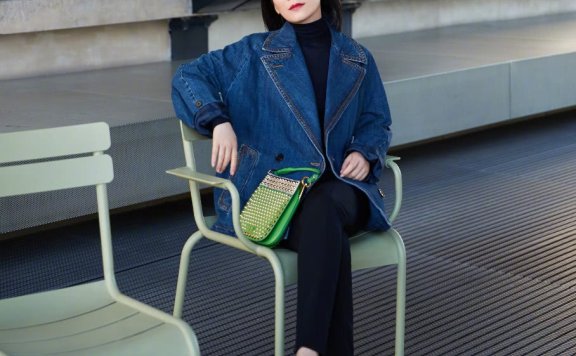 俞飞鸿穿牛仔外套搭配短发优雅又青春活力