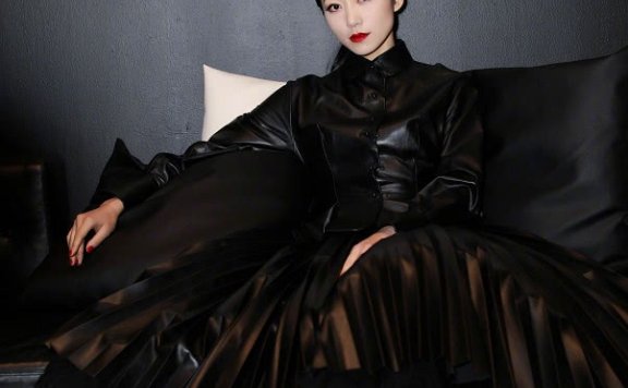 时装周上惊现“黑白”双天鹅,韩雪化身天使与魔鬼结合体