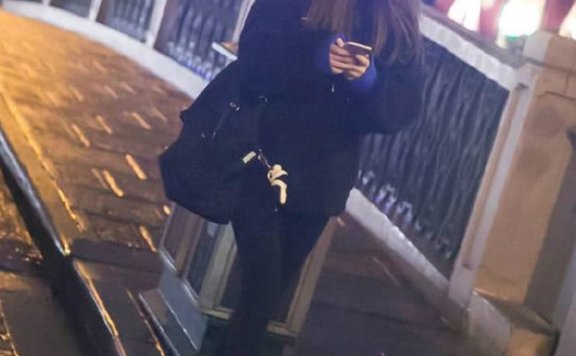 黑色马丁靴穿搭太帅!景甜吴宣仪教你如何做个酷girl