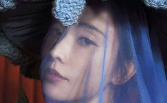 林志玲上时尚杂志封面,精致而又充满神秘