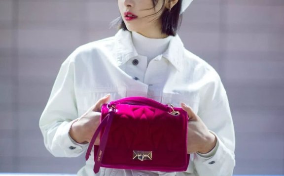 宋茜一黑一白惊艳时装周,全身上下都是看点!