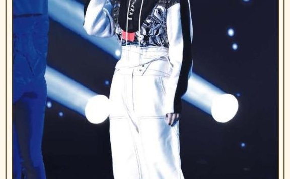 邓紫棋甩掉皮裤女王称号!