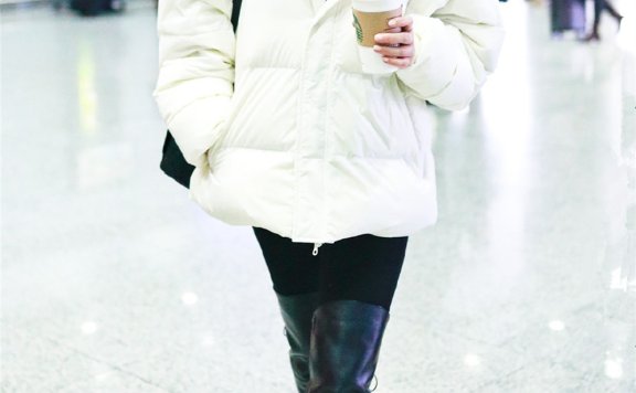 俞飞鸿配高领衫气场全开!女神又惊艳了