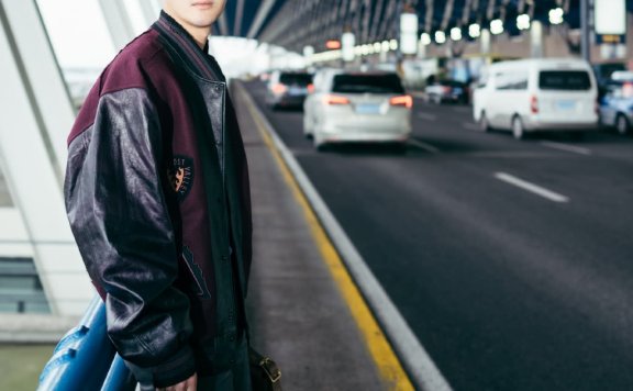 熊梓淇潮酷装扮,启程去纽约