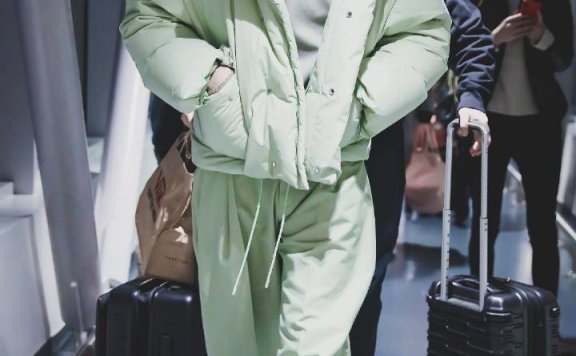 吴亦凡实力诠释生活中的“帽子精”