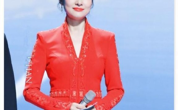周涛撞衫刘涛!相差10岁却丝毫看不出年龄差,气质决定衣品!