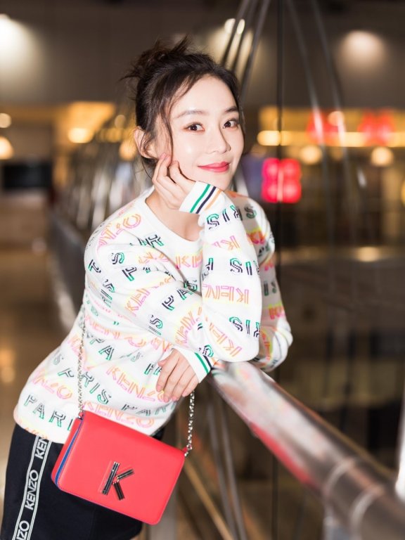 袁姗姗蛋糕裙甜美不时髦，就不能好好穿衣吗？