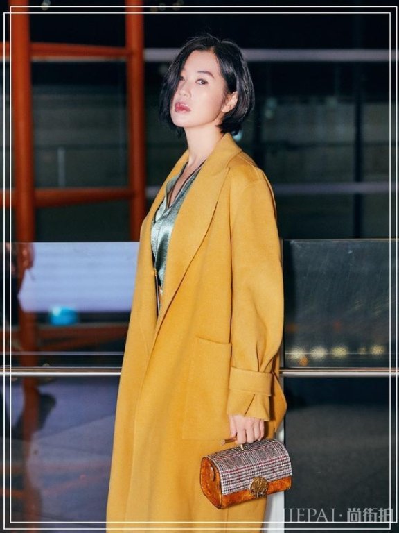 余男短发真剪对了，配丝绸套装气质炸裂!